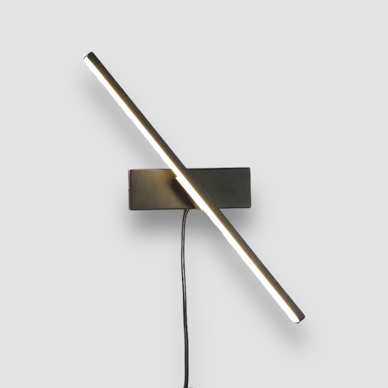 LumaNord LED nástěnná lampa s nastavitelným ramenem a vestavěnou zástrčkou