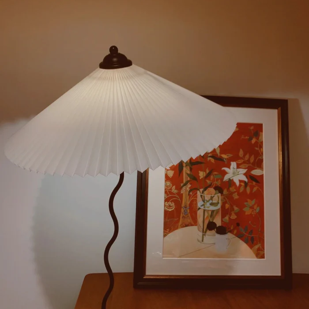 Lampa stołowa AureaArc z zakrzywionym kloszem i ciepłym światłem akcentowym