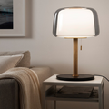 Stolní LED lampa AstraLume od Belora Glow poskytuje teplé ambientní světlo