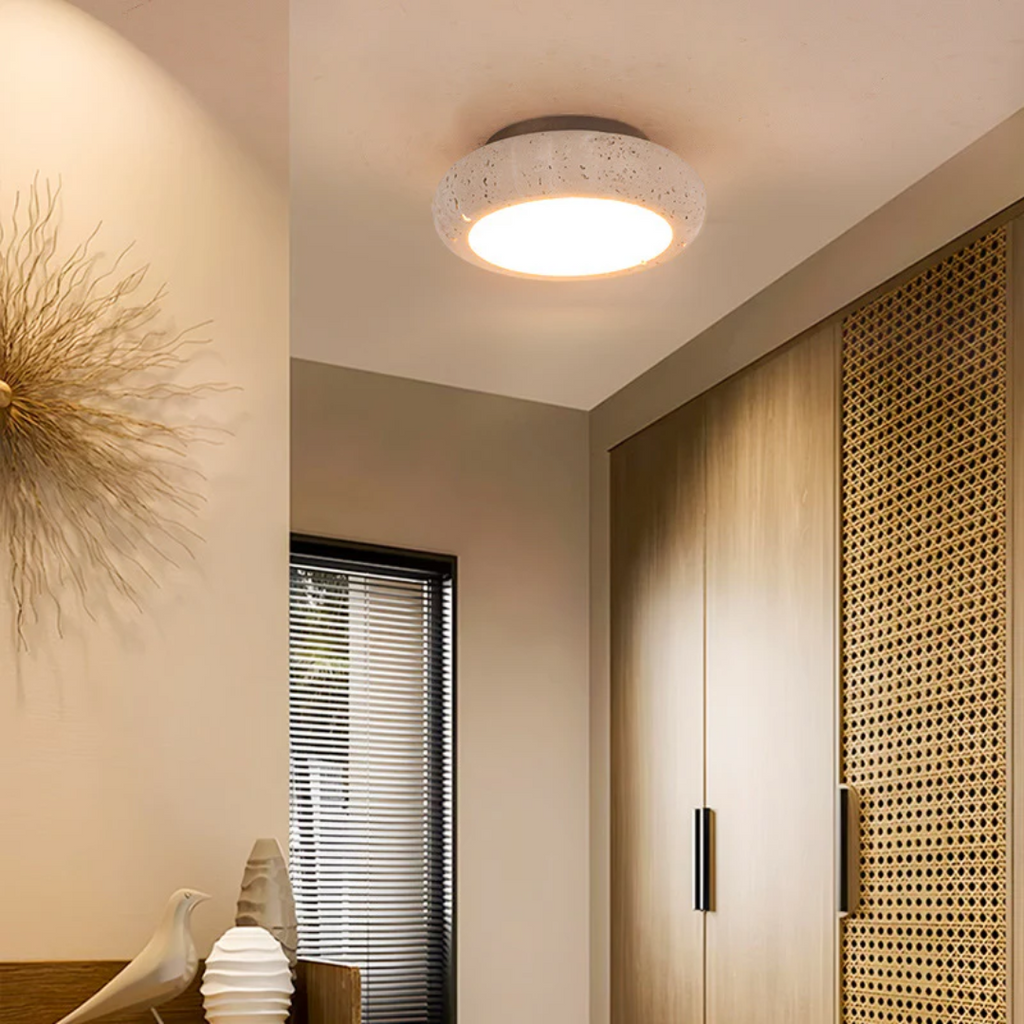Novaera | Retro loftlampe i gul travertin for varme og karakter