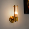 Nástěnná lampa Aurelia Gold LED s křišťálovým sklem a měděnými akcenty