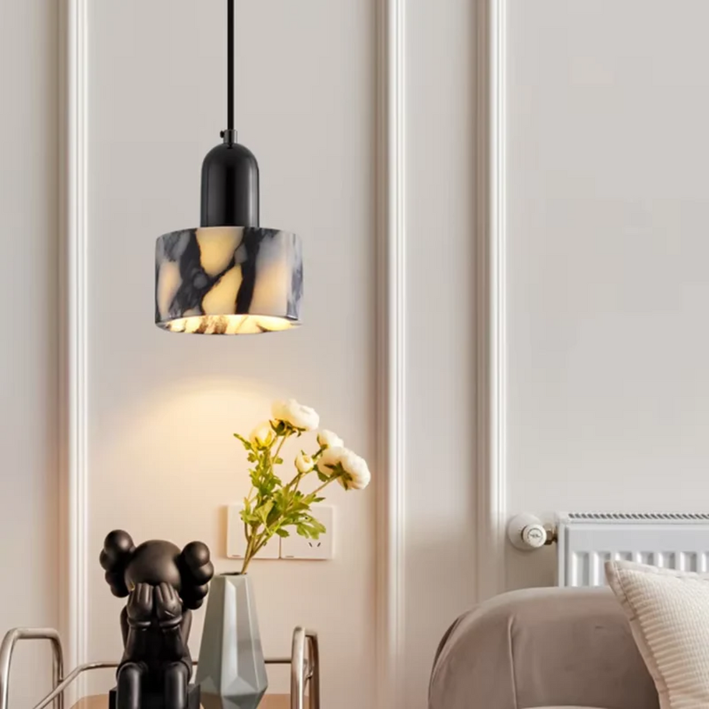 Lampa wisząca Kestrel Marble w kolorze czarnym do jadalni