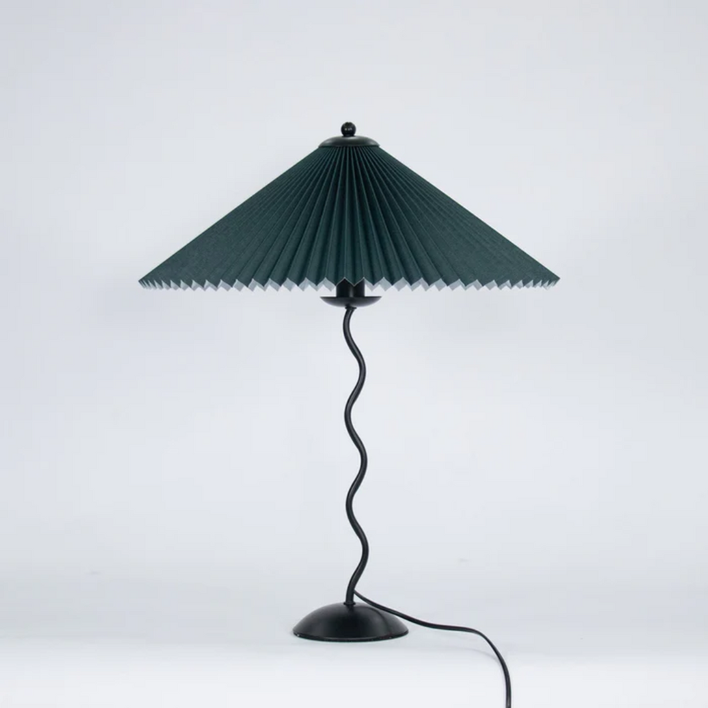 Lampa stołowa AureaArc z zakrzywionym kloszem i ciepłym światłem akcentowym