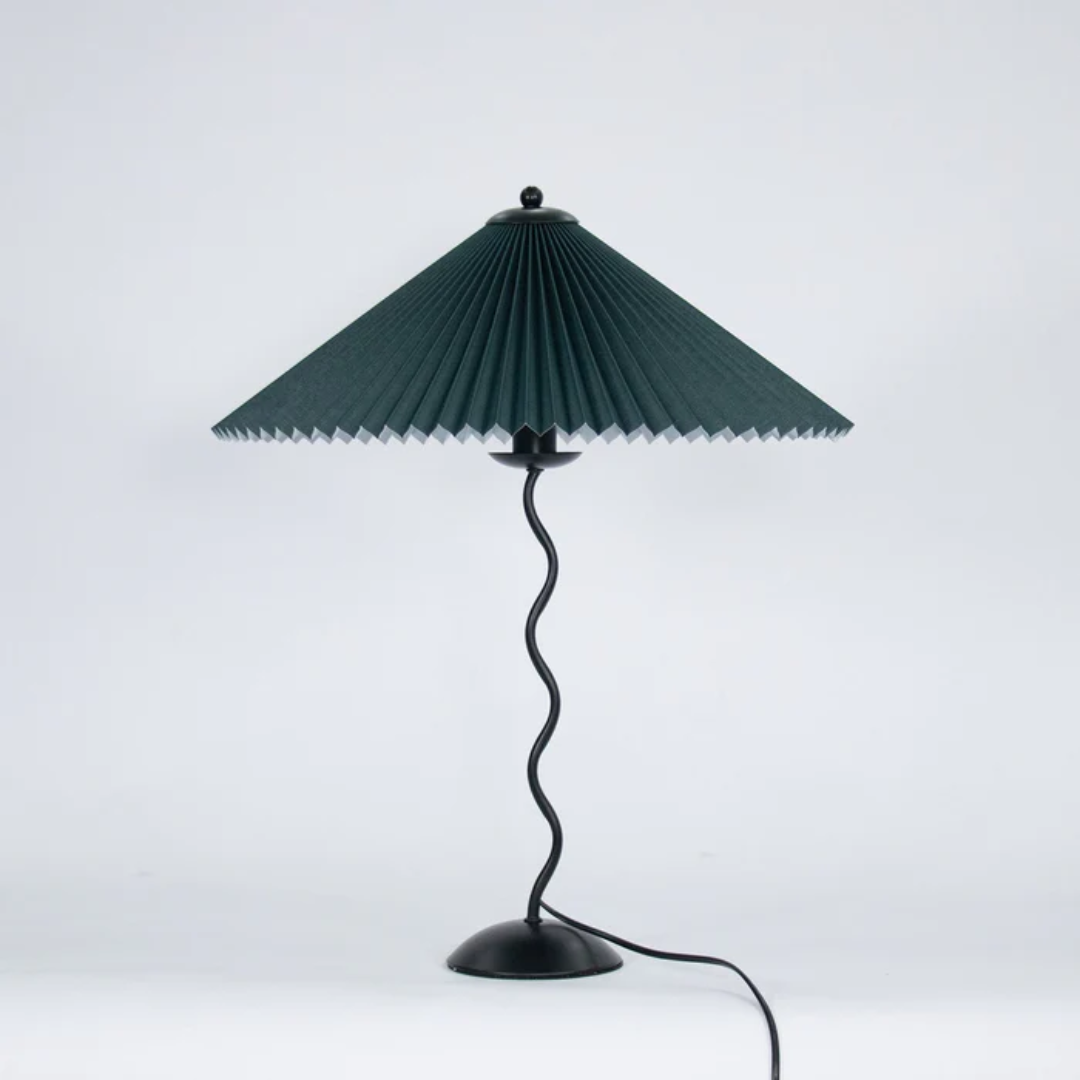 Lampa stołowa AureaArc z zakrzywionym kloszem i ciepłym światłem akcentowym