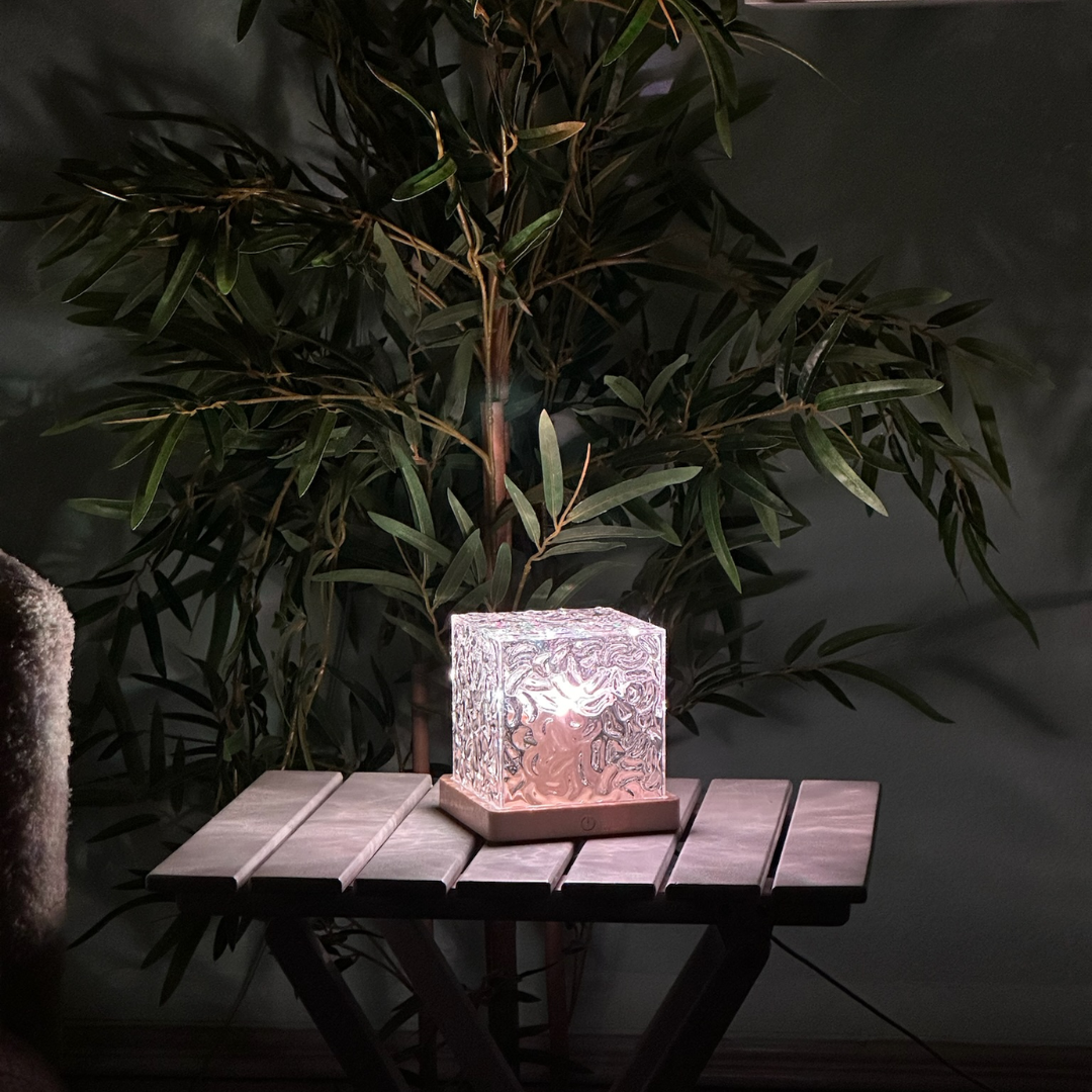 چراغ رومیزی LED 16 رنگ LumaRipple با کنترل از راه دور و افکت موج آب