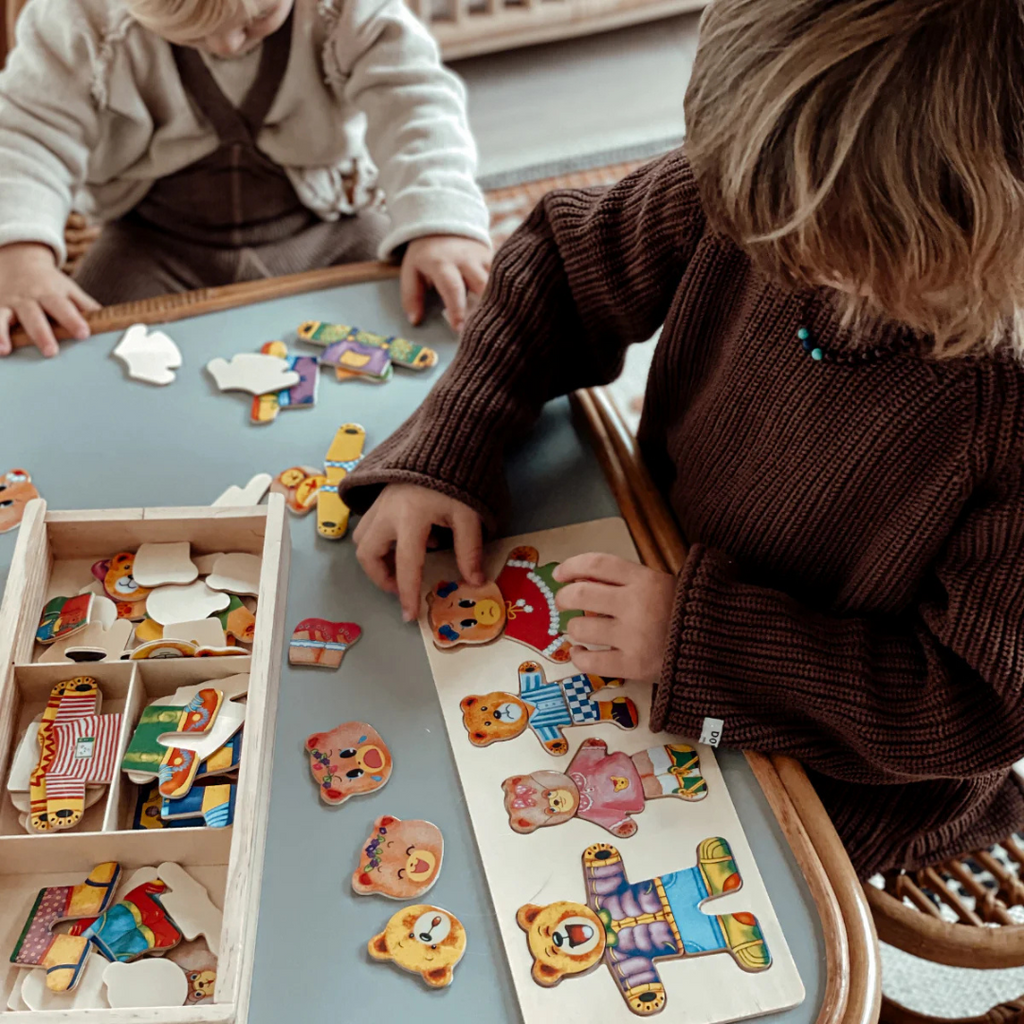 Puzzle din lemn Boris și prietenii - 100 de costume pentru joacă de-a dress-up