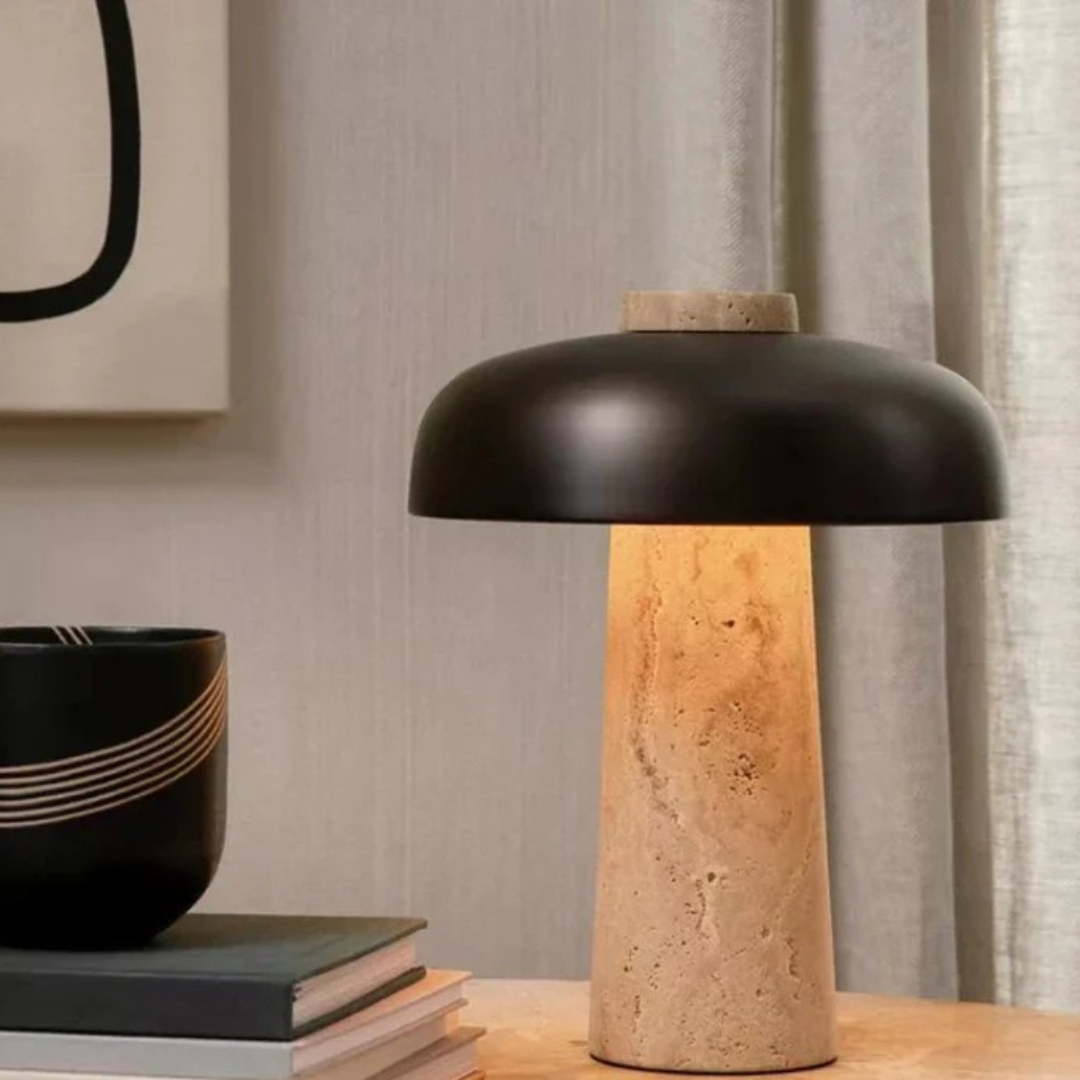 چراغ رومیزی کنار تخت دست‌ساز تراورتن LED از اورلیان استون