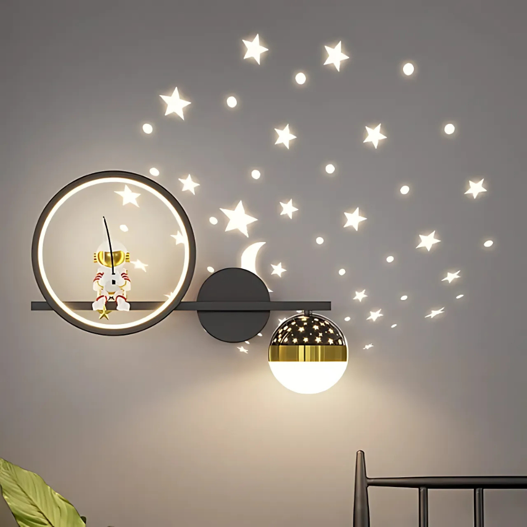چراغ دیواری LED فضانورد LunaVoyage برای اتاق خواب کودکان