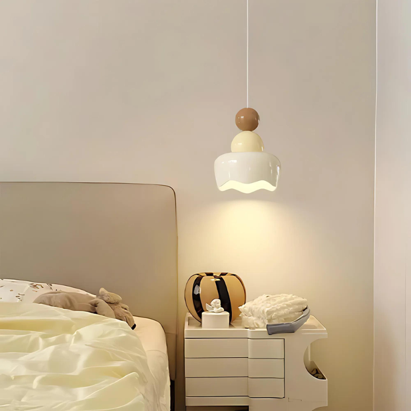 لوستر آویز Lyra Glow برای نور گرم و محیطی اتاق خواب