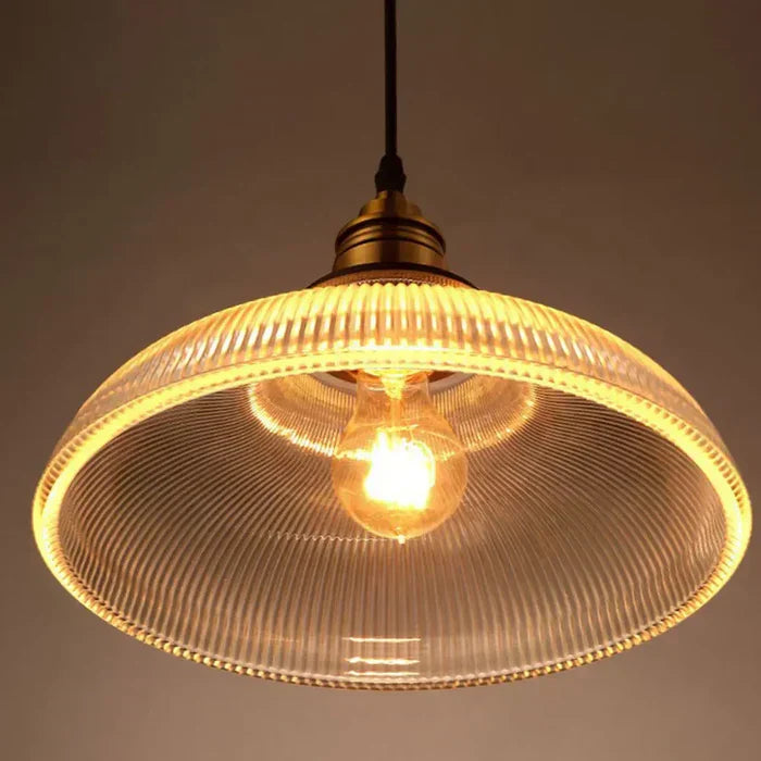 Závěsná skleněná lampa Novara pro elegantní jídelny