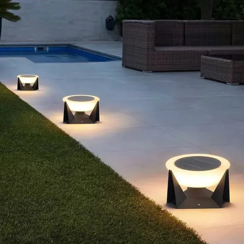 چراغ باغی سولاراگلو با انرژی خورشیدی و نور گرم LED برای فضاهای بیرونی