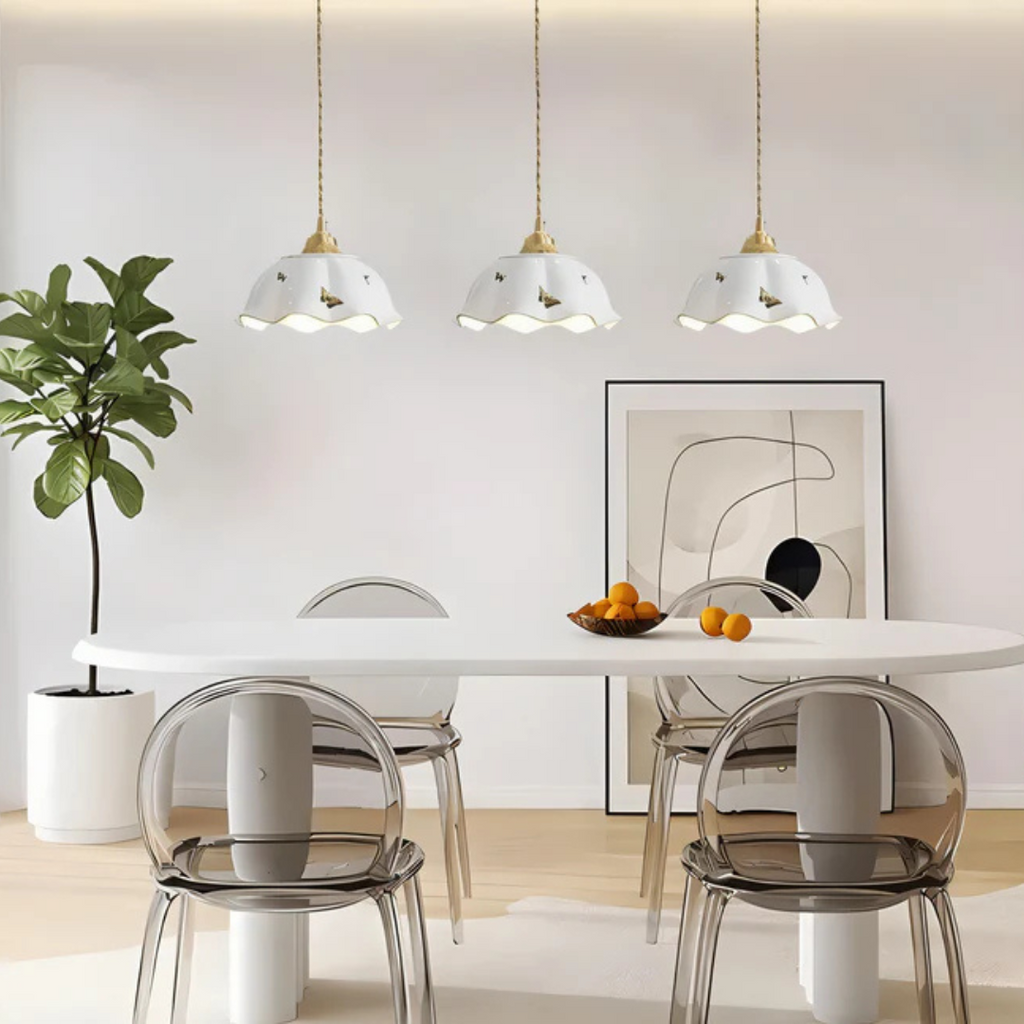لوستر آویز میز ناهارخوری سرامیکی اورندا باترفلای با جزئیات برنجی و چراغ LED