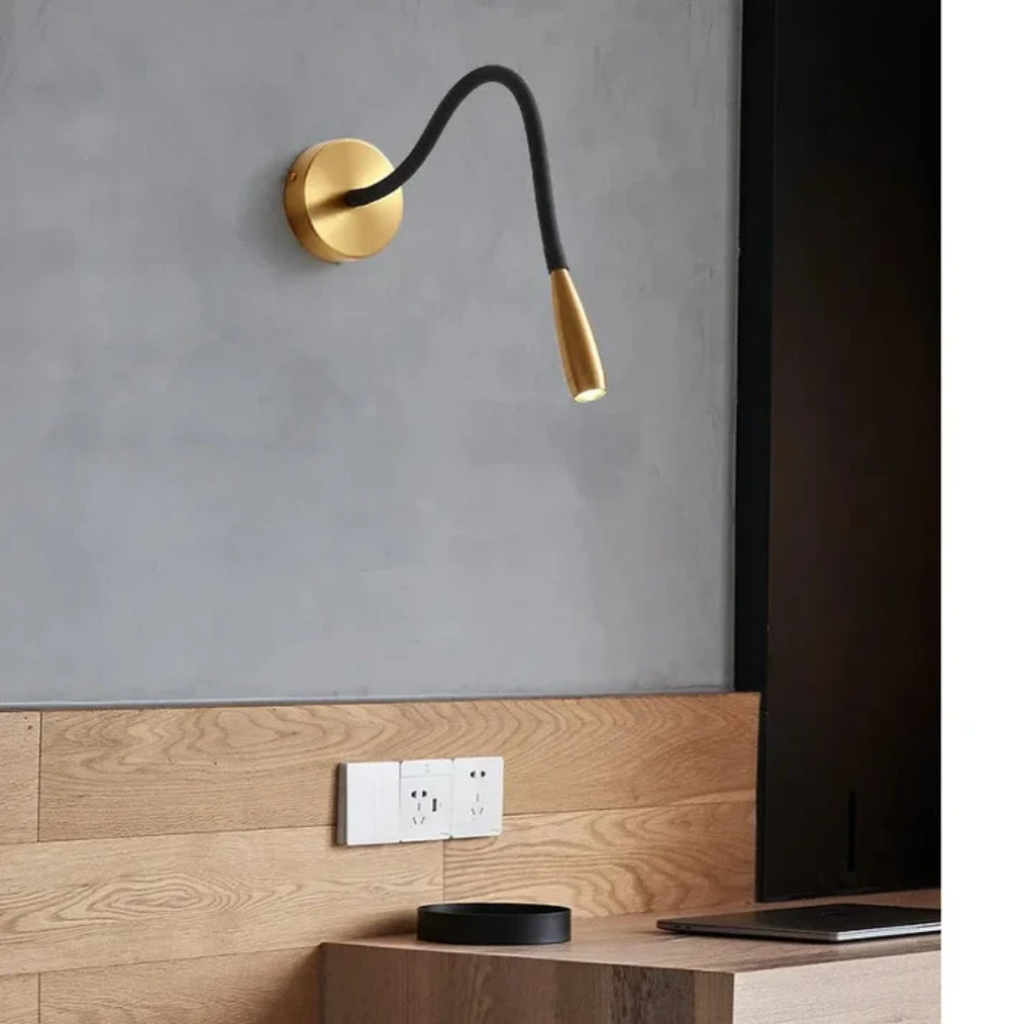 Lampa ścienna LED NovaLume aluminiowa 10 cm kwadratowa do sypialni i salonu