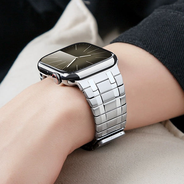 Cinturino magnetico Apex in acciaio inox satinato per Apple Watch