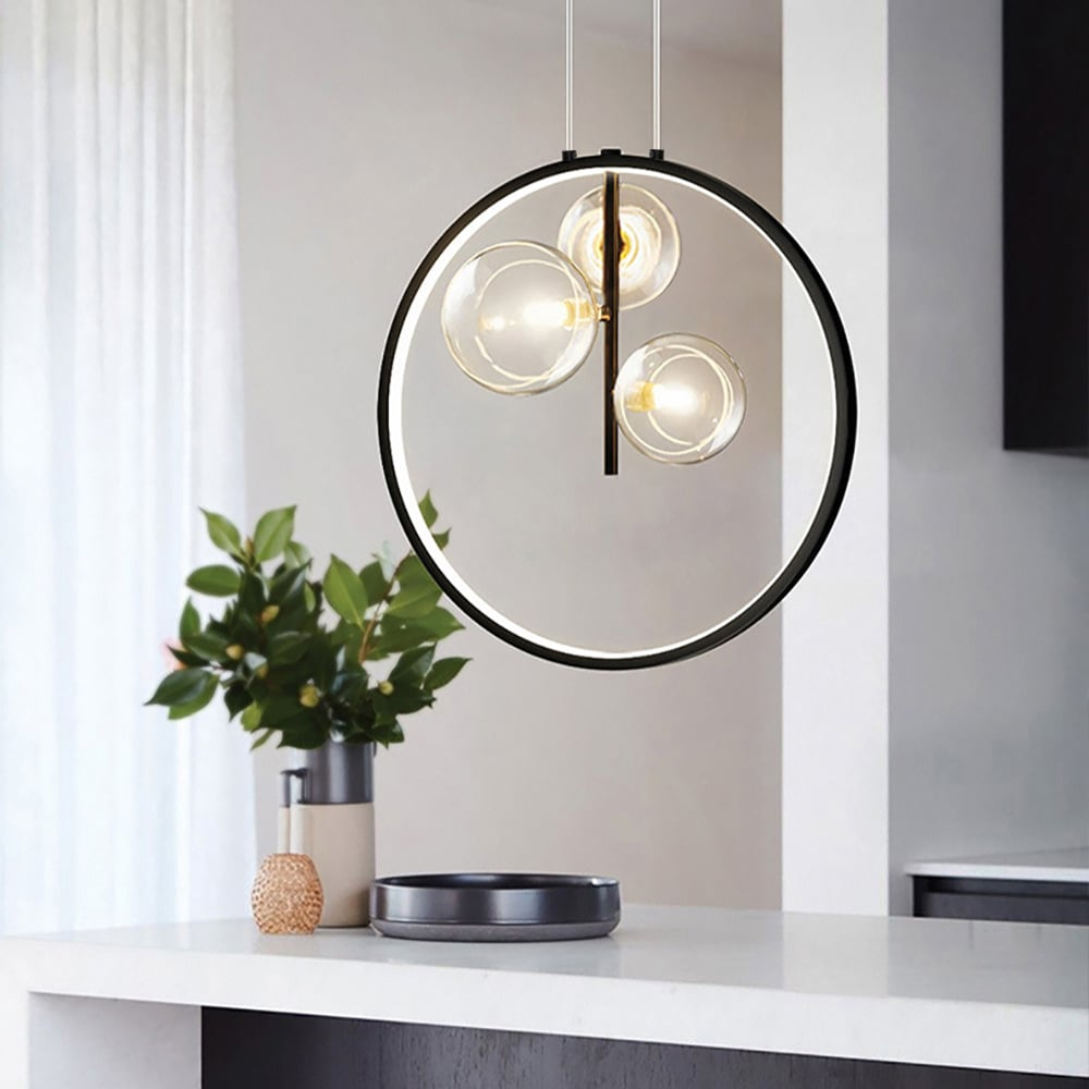 Kirra Deckenpendelleuchte mit mattschwarzem Glasglobus