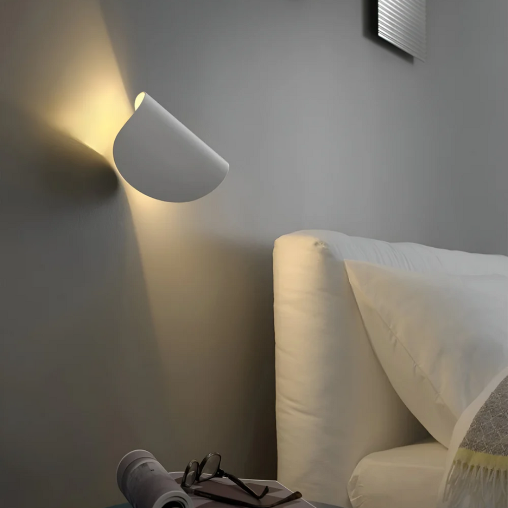LumaArc otočné LED nástěnné světlo s nastavitelným teplým světlem