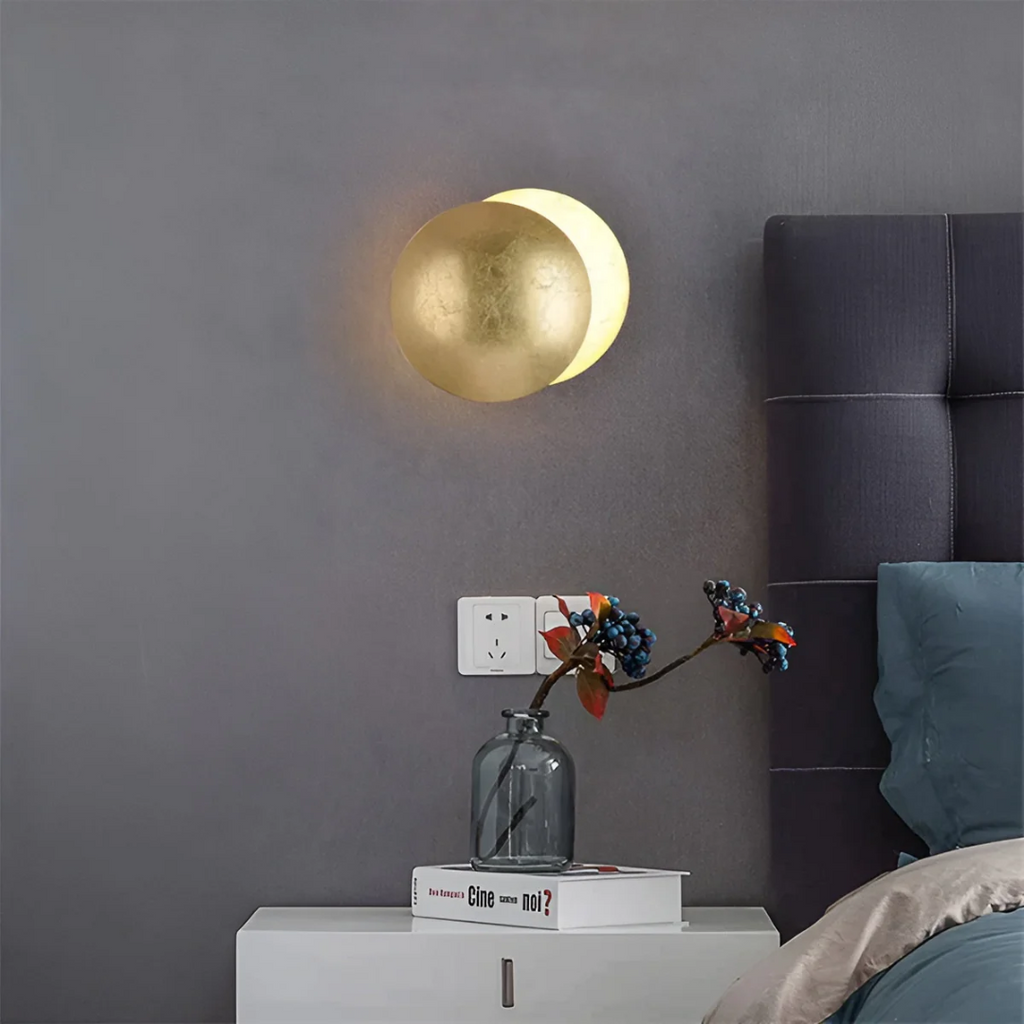 چراغ دیواری LED چرخشی ۳۶۰ درجه LumaSpire برای ایجاد فضای دنج