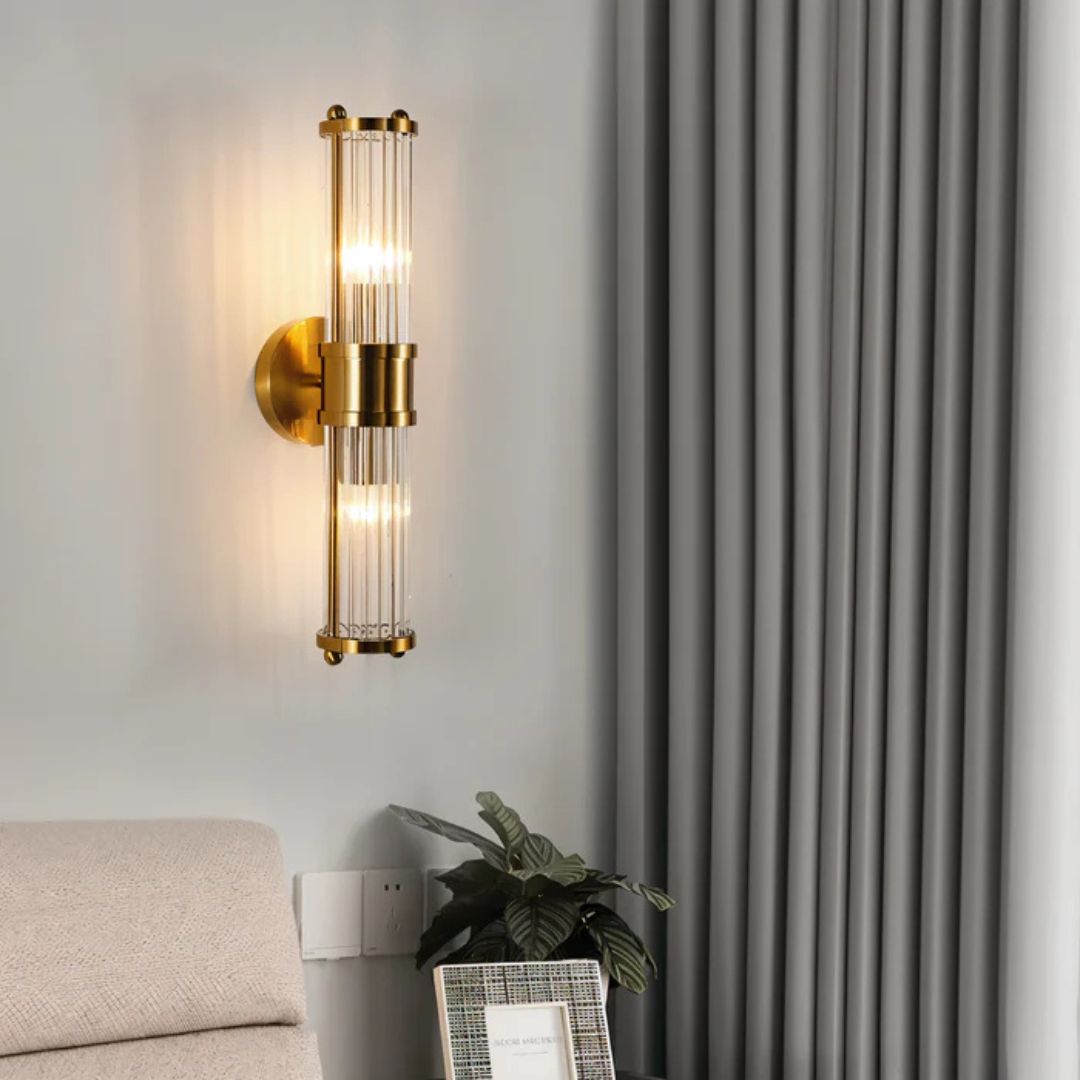 Nástěnná lampa Aurelia Gold LED s křišťálovým sklem a měděnými akcenty