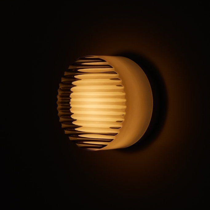 Lampada da parete LED rotonda moderna con diffusore in vetro satinato per uso interno ed esterno