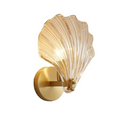Lampada da parete Sylvara con struttura in vetro e finitura in ottone per camere da letto e soggiorni