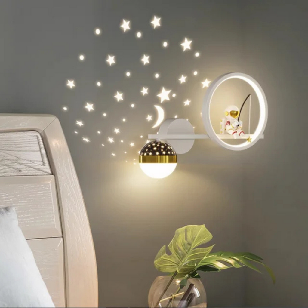 چراغ دیواری LED فضانورد LunaVoyage برای اتاق خواب کودکان