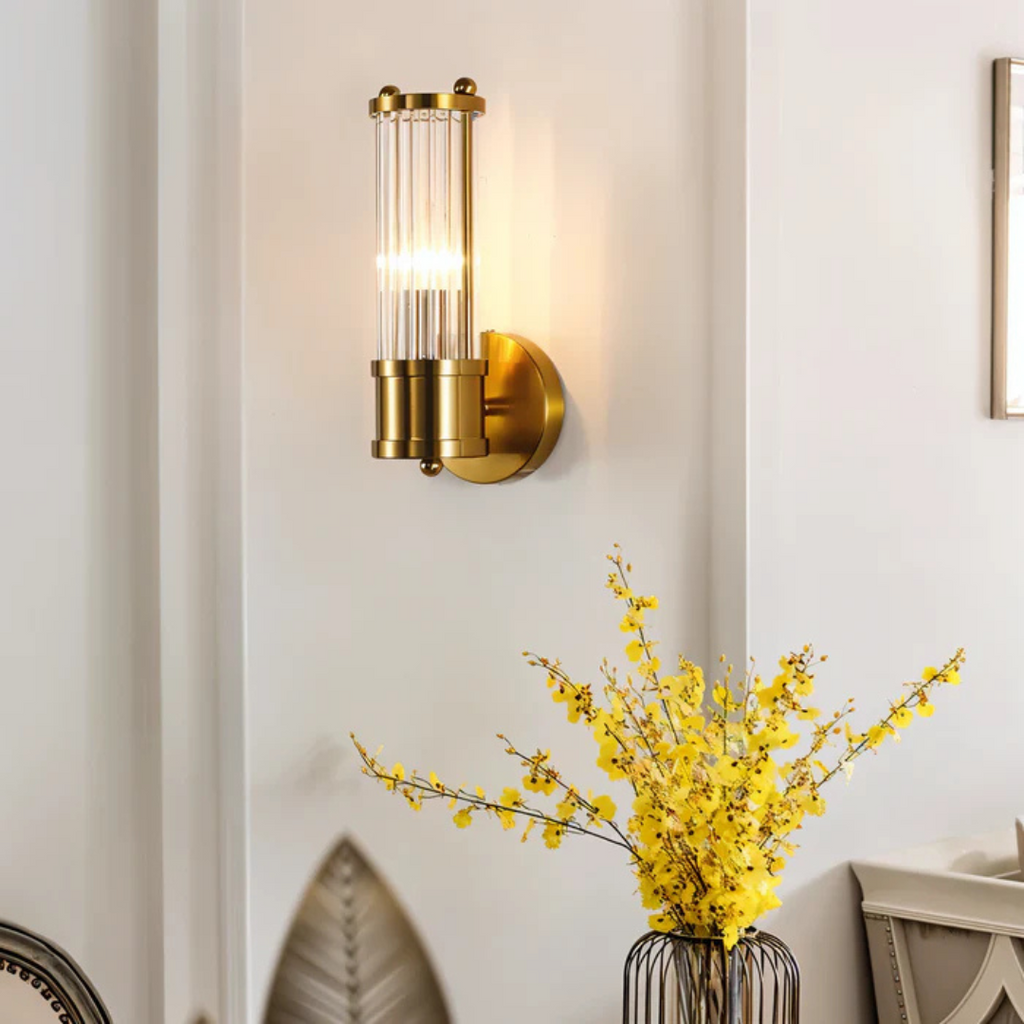Nástěnná lampa Aurelia Gold LED s křišťálovým sklem a měděnými akcenty