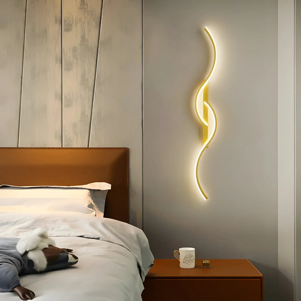 AstraArc Zakřivené Nástěnné Světlo pro Moderní Interiéry a Ambientní Světlo