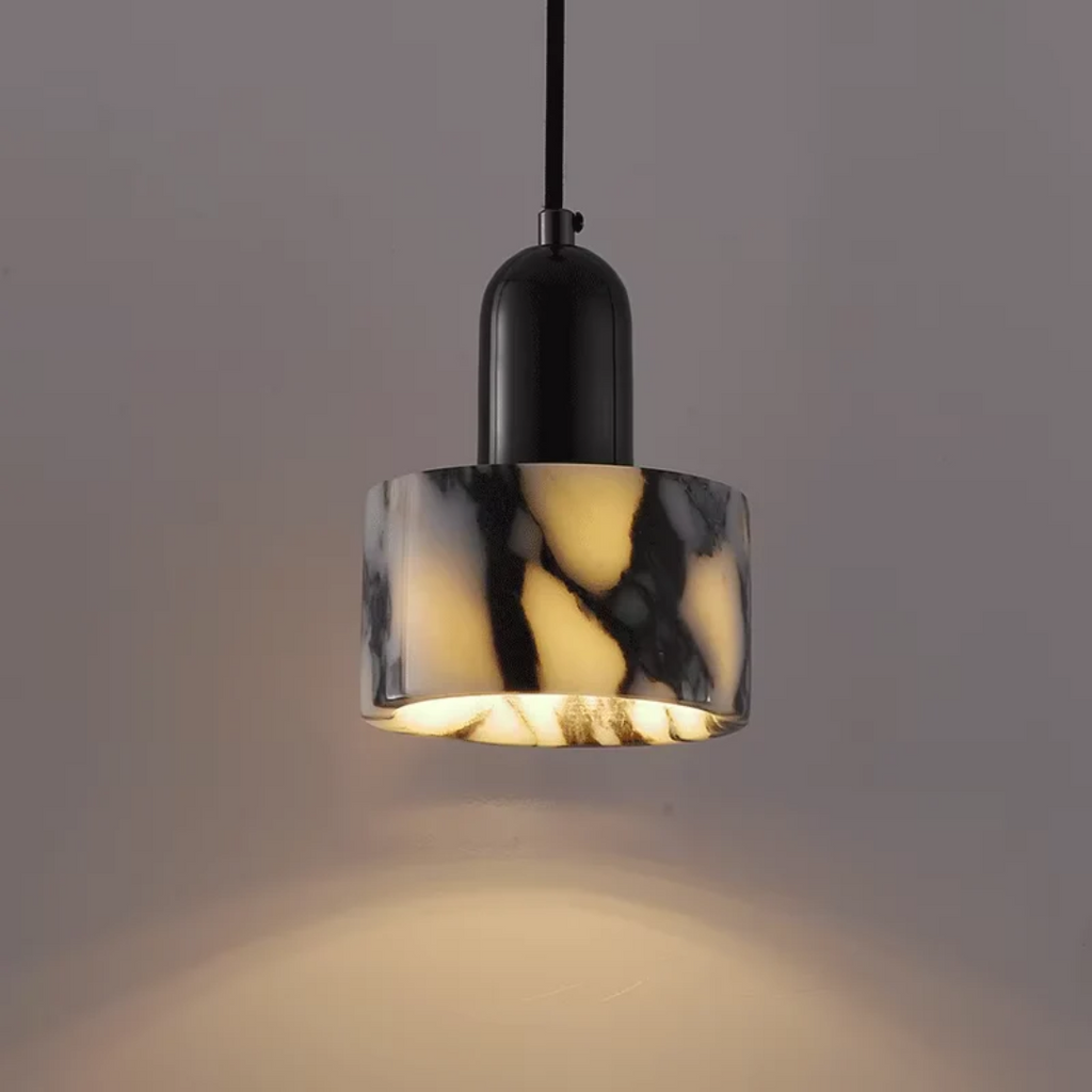Lampa wisząca Kestrel Marble w kolorze czarnym do jadalni