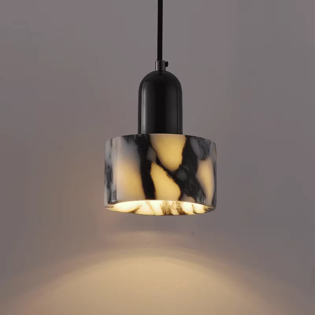 Lampa wisząca Kestrel Marble w kolorze czarnym do jadalni