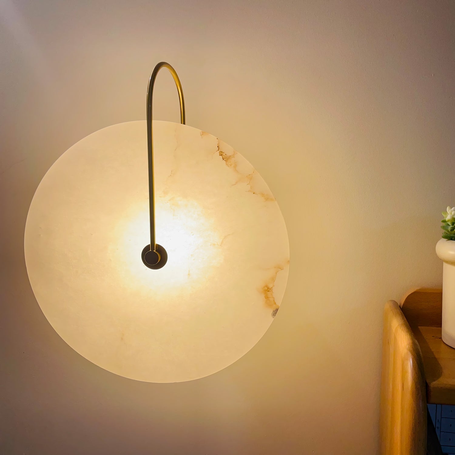 Nivora LED nástěnná lampa s teplým ambientním světlem
