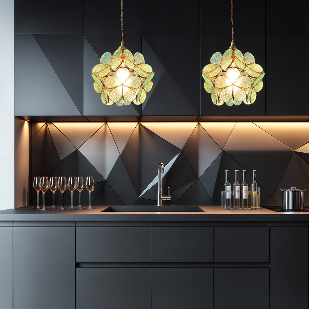 Aurea Floral Glas LED Pendellampa med Modern Stil och Guldaccenter