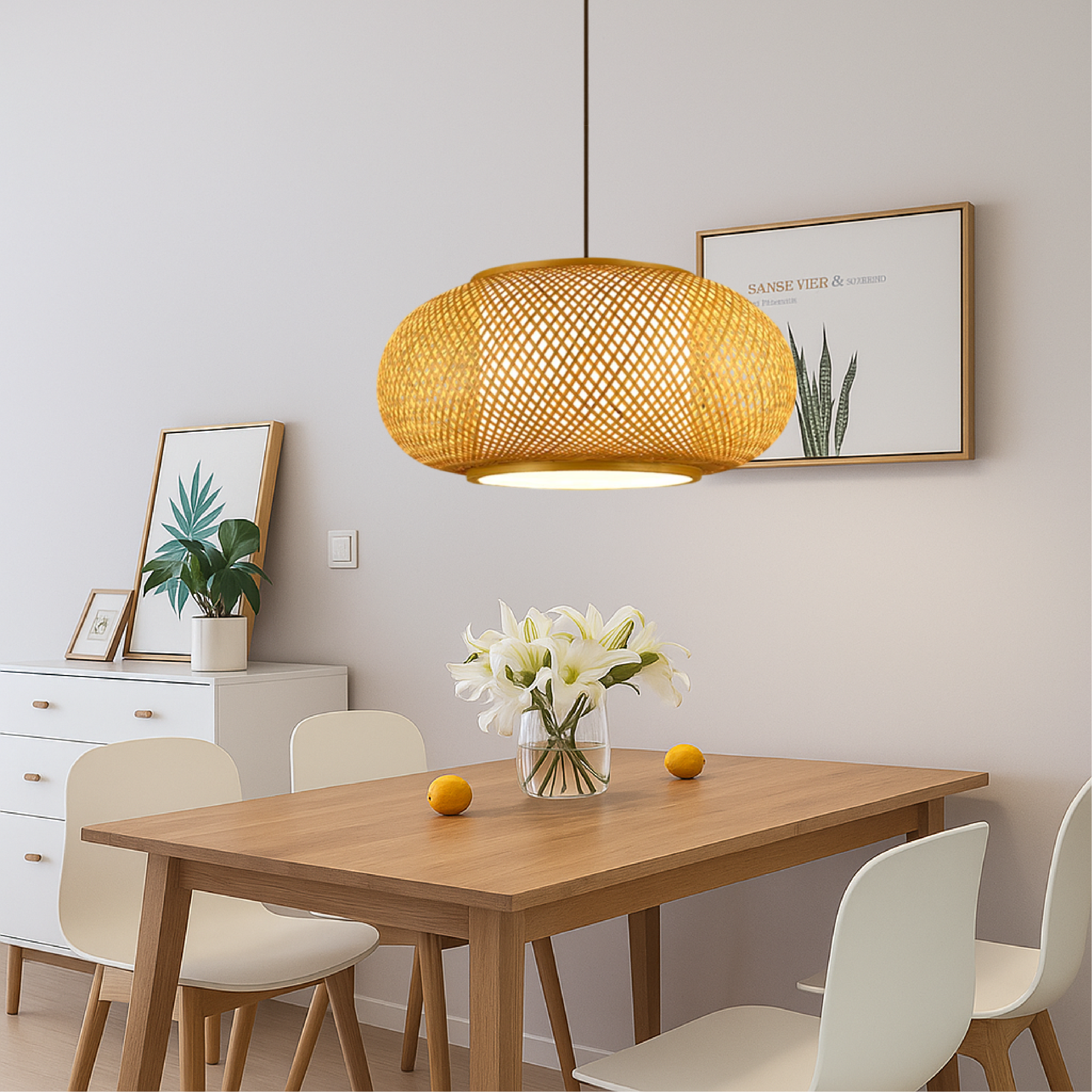 Lampada a sospensione Birano in bambù con paralume a trama aperta e luce soffusa
