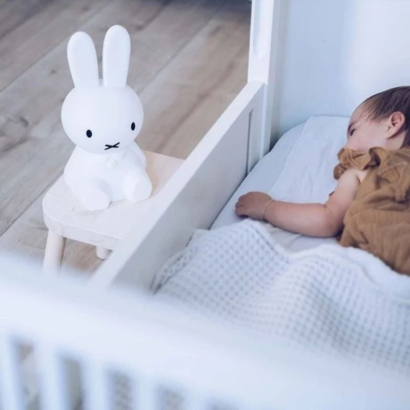 Lampada da tavolo CozyGlow con luce notturna per camere dei bambini, luce soffusa