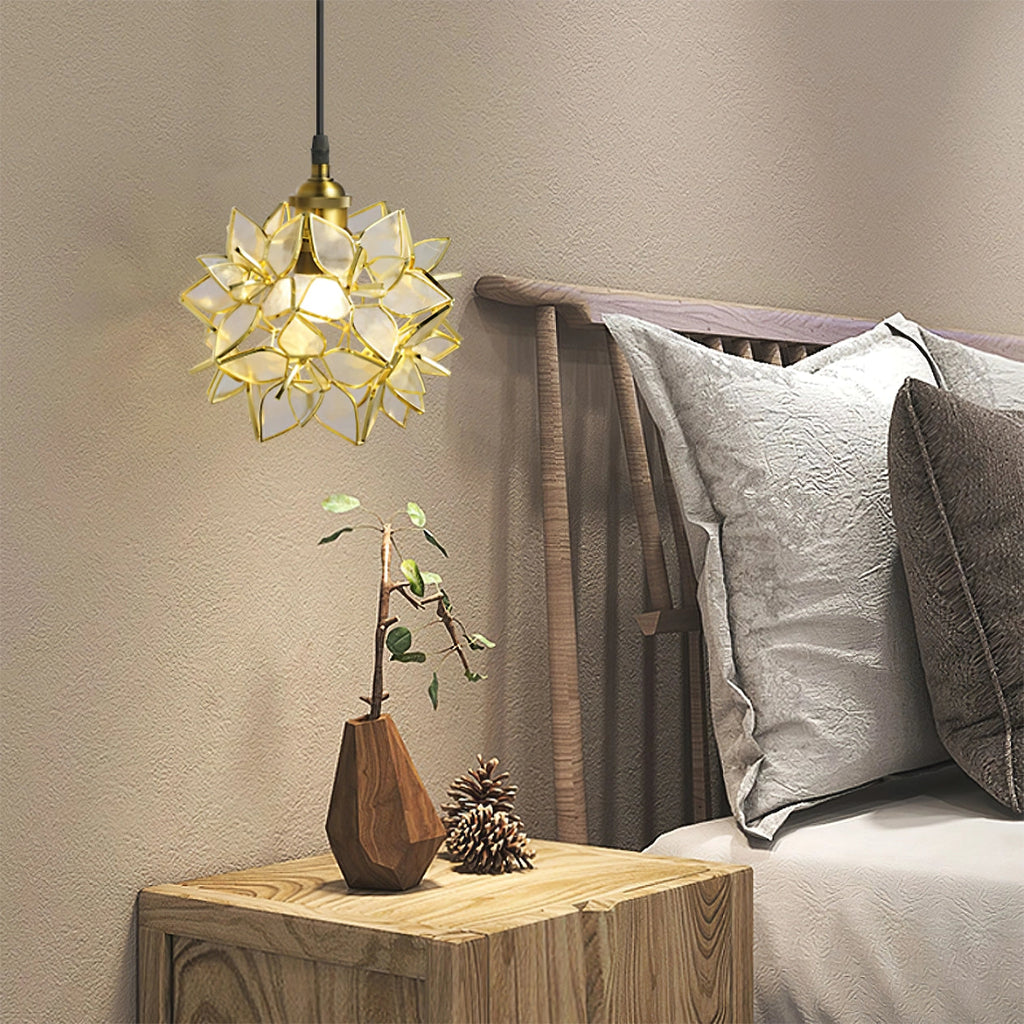 Závěsná lampa z mušle Capiz ručně vyrobená pro moderní a klasické interiéry
