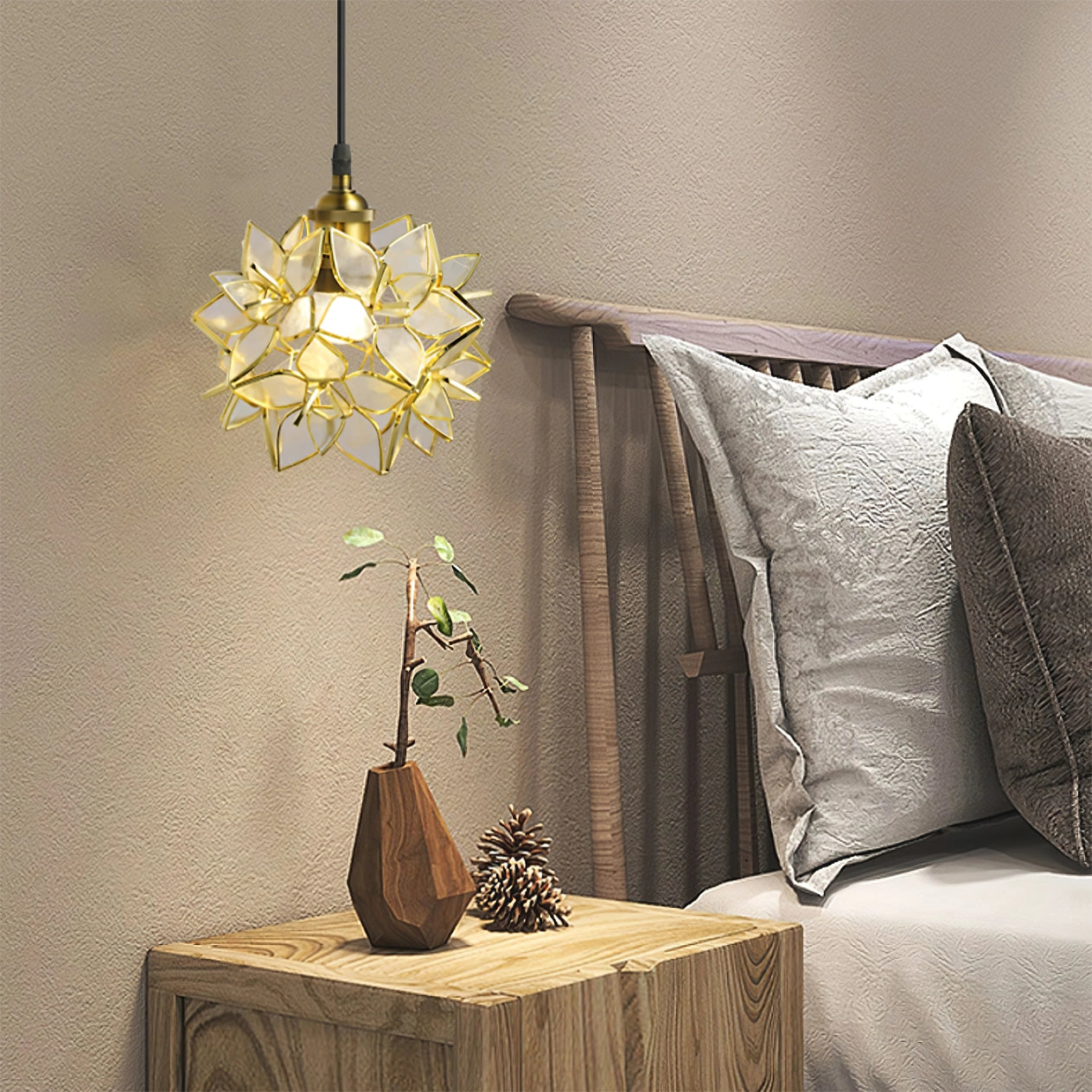 Závěsná lampa z mušle Capiz ručně vyrobená pro moderní a klasické interiéry