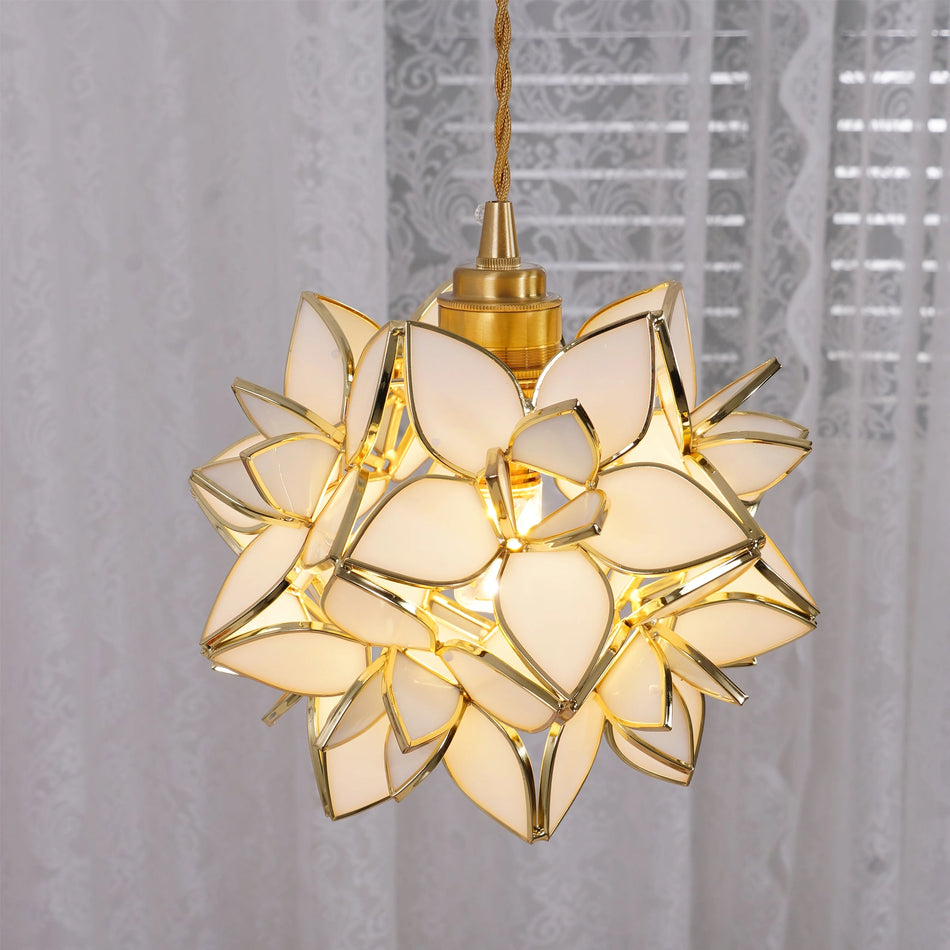 Závěsná lampa z mušle Capiz ručně vyrobená pro moderní a klasické interiéry