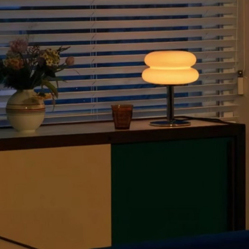 Lampa stołowa LumaStack w stylu Bauhaus z kolorowego szkła z układem cylindrów w stos
