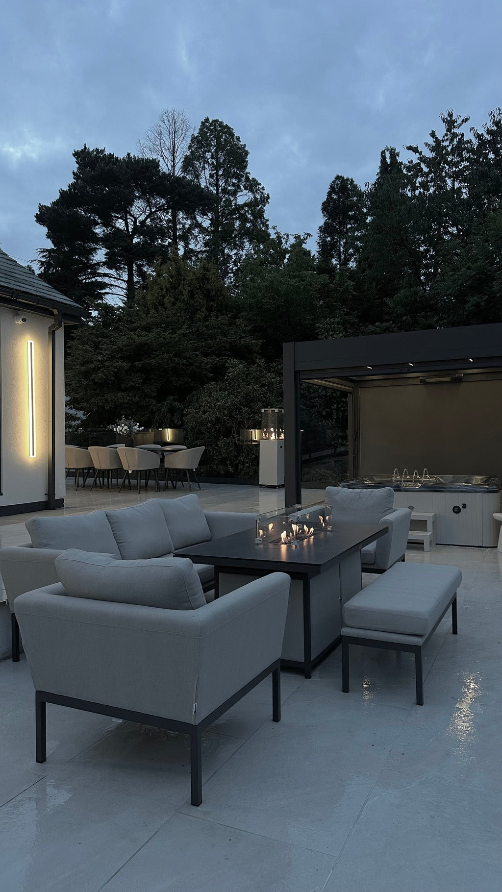 AstraLux Aluminum Long Strip Outdoor LED Wall Light for Exterior