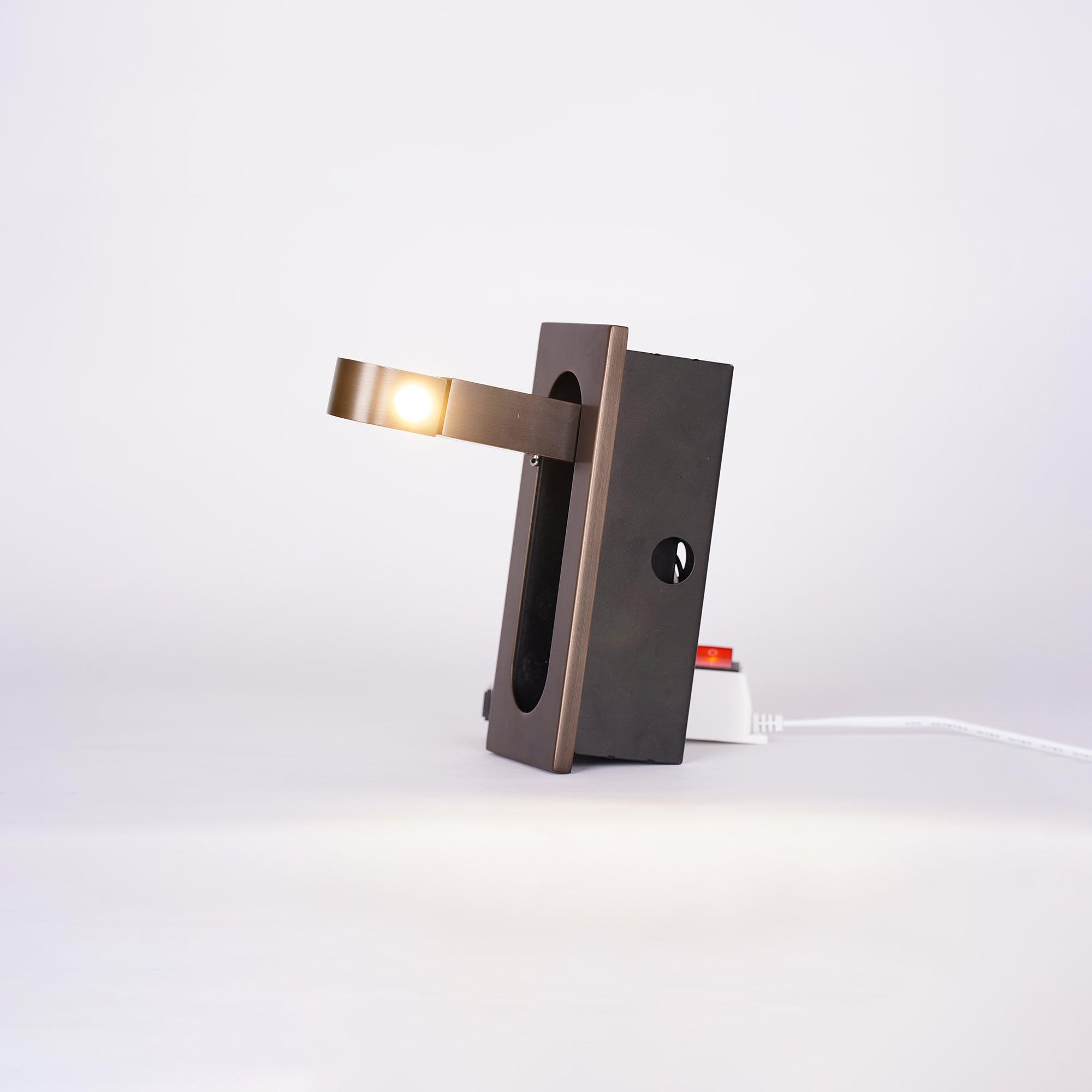 NyraLume Halo LED nástěnná lampa na čtení u postele s ambientním podsvícením