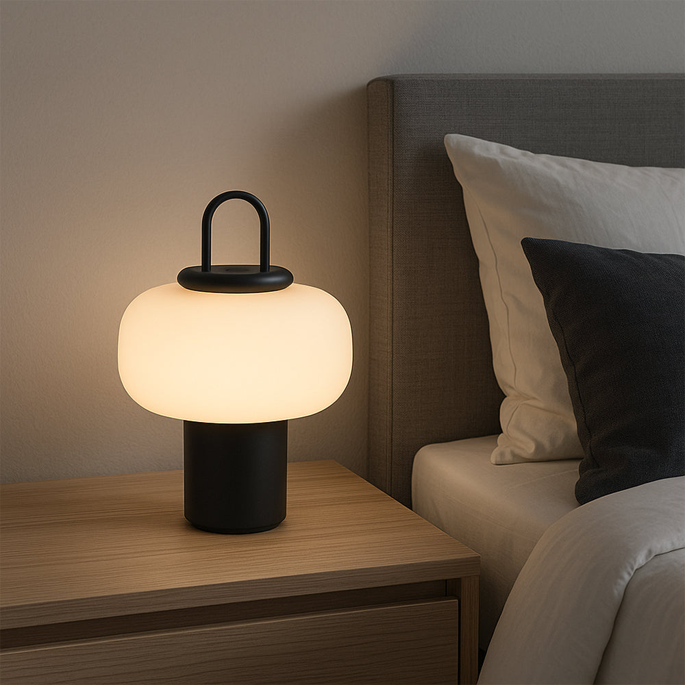 Nyra Nordic minimalistická stolní lampa na noční stolek