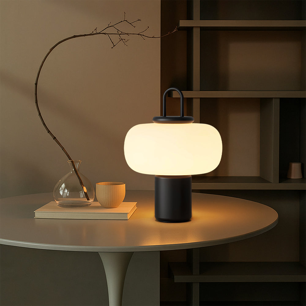 Nyra Nordic minimalistická stolní lampa na noční stolek