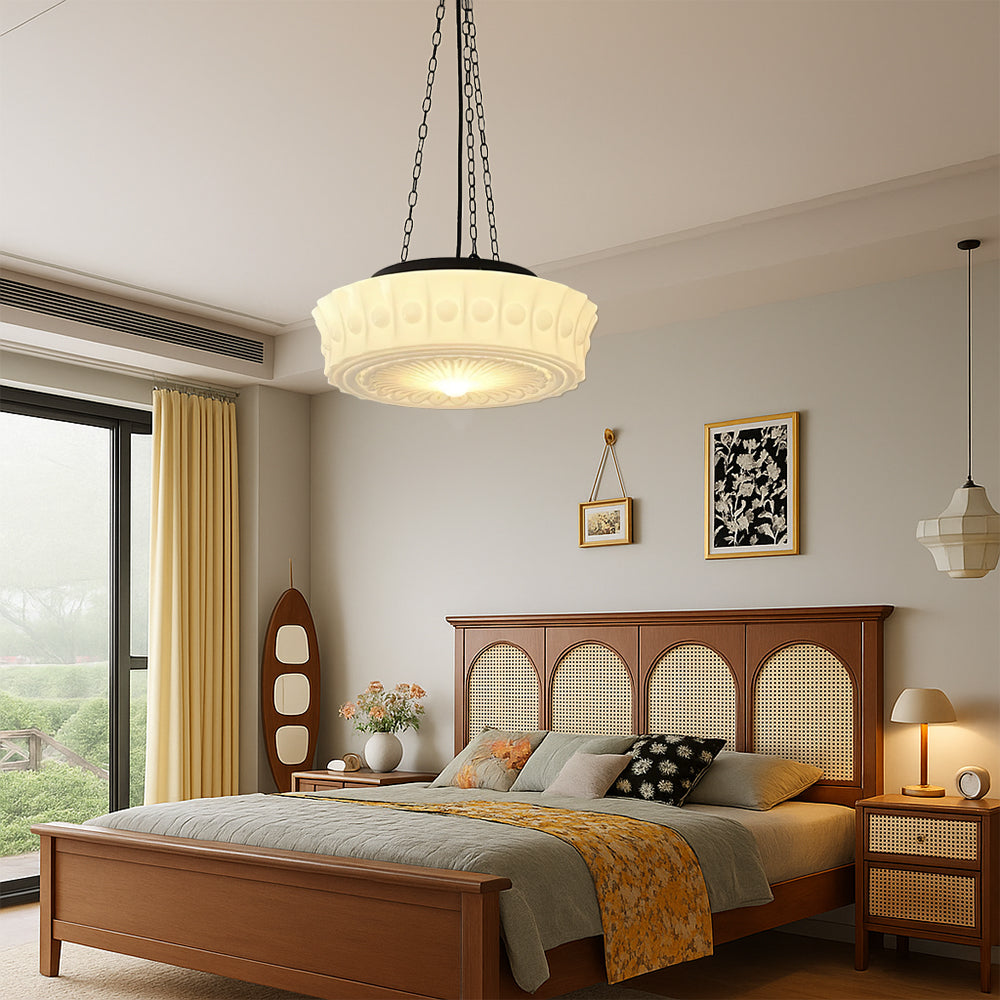 LumaNova Mléčně bílá minimalistická závěsná lampa z kovu s jemným světlem