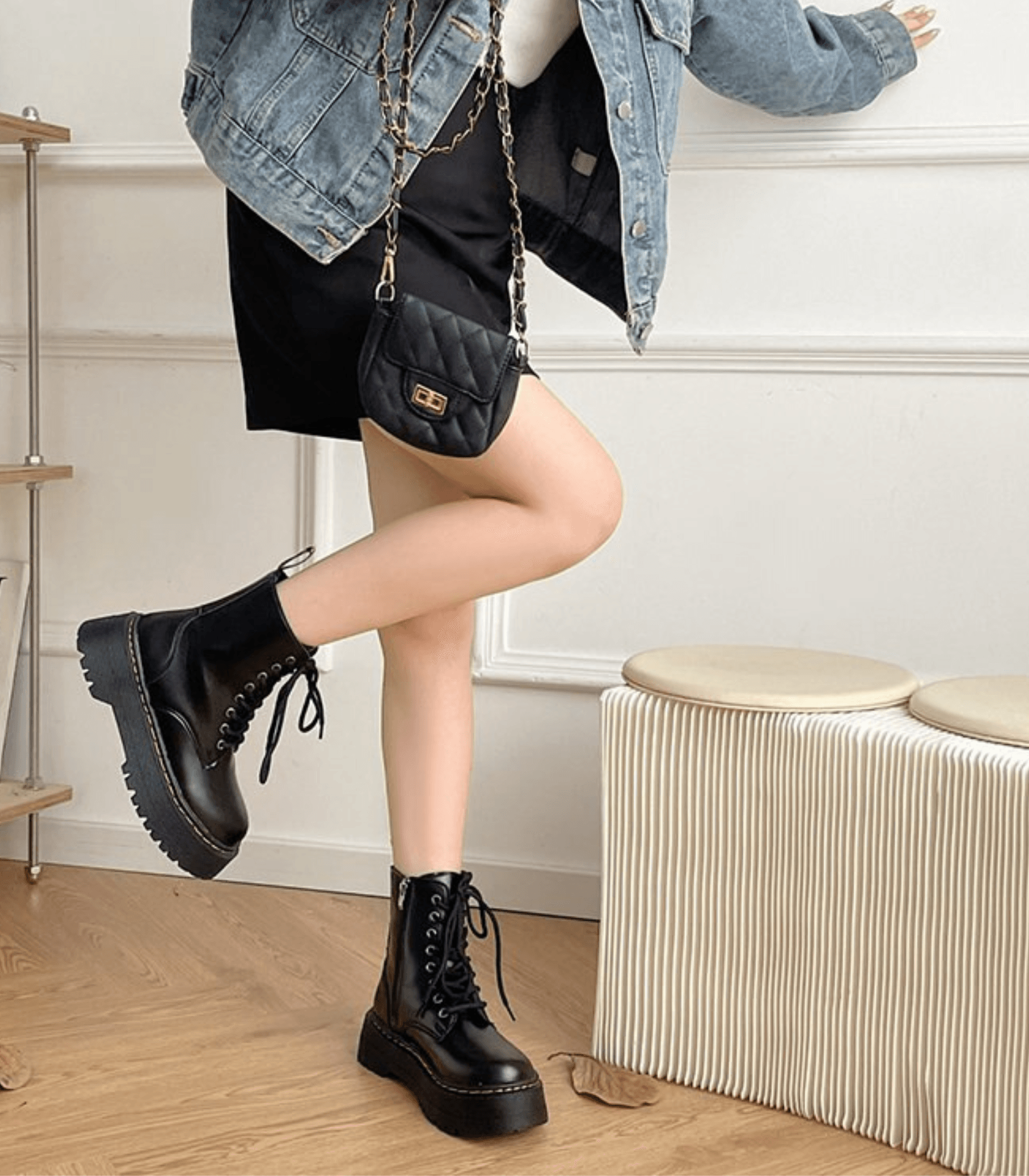 Platform Combat Boots In Black Leather With Lace Up Design