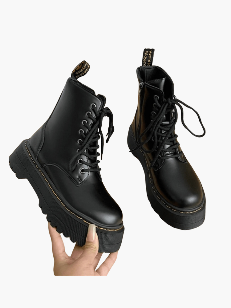 Platform Combat Boots In Black Leather With Lace Up Design