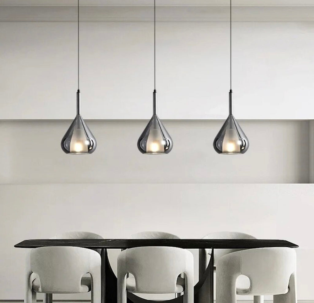 Minimalistické chromové závěsné lampy ve tvaru kapky pro moderní interiéry
