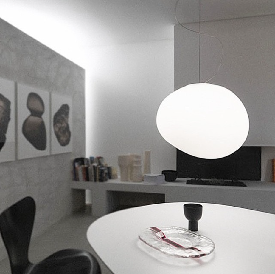 Lampa wisząca Caelia ze szkła dmuchanego ręcznie o organicznych, poetyckich kształtach