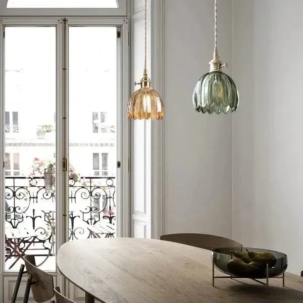 PetalGlow Bloom Glas-Hängeleuchte mit mattierten Blütenblättern