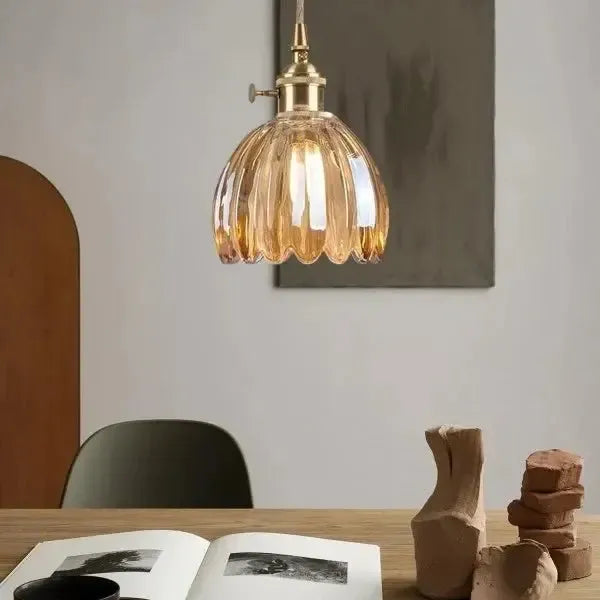 PetalGlow Bloom Glas-Hängeleuchte mit mattierten Blütenblättern