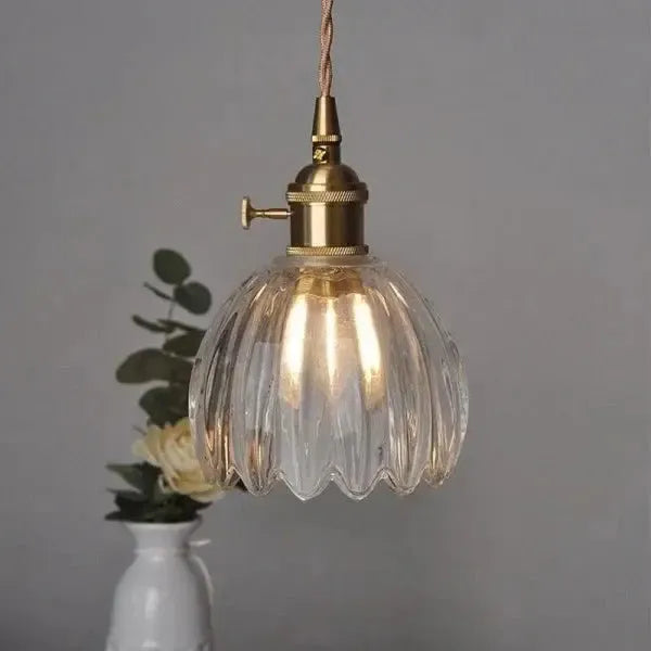 PetalGlow Bloom Glas-Hängeleuchte mit mattierten Blütenblättern