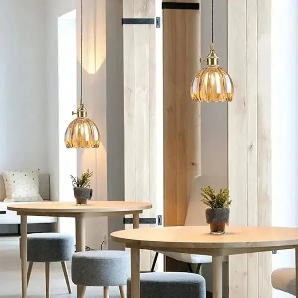 PetalGlow Bloom Glas-Hängeleuchte mit mattierten Blütenblättern